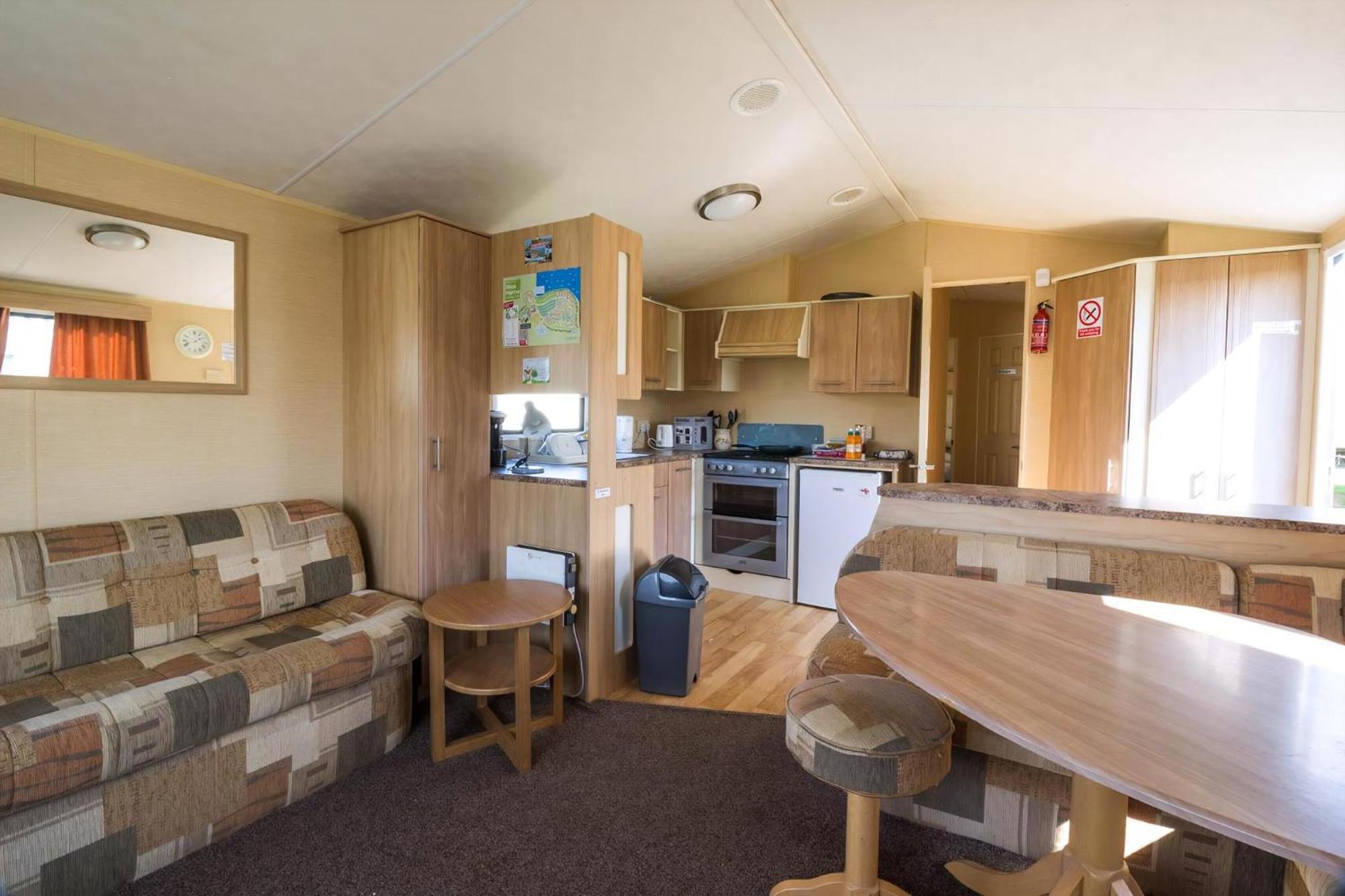 Lovely 6 Berth Caravan At Naze Marine Holiday Park In Essex Ref 17275C Walton-on-the-Naze Eksteriør billede